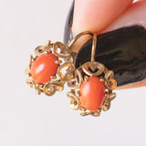 Herzförmige Vintage-Ohrringe aus 8-karätigem Gelbgold mit orangefarbener Koralle, 40er/50er Jahre