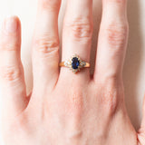 Vintage-Gänseblümchenring aus 18 Karat Gelb- und Weißgold mit Saphiren (ca. 0.75 ct) und Diamanten im Brillantschliff (ca. 0.20 ctw), 60er Jahre