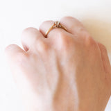 Vintage-Solitär aus 9-karätigem Gelbgold mit grauem Saphir (ca. 0.45 ct), 60er Jahre