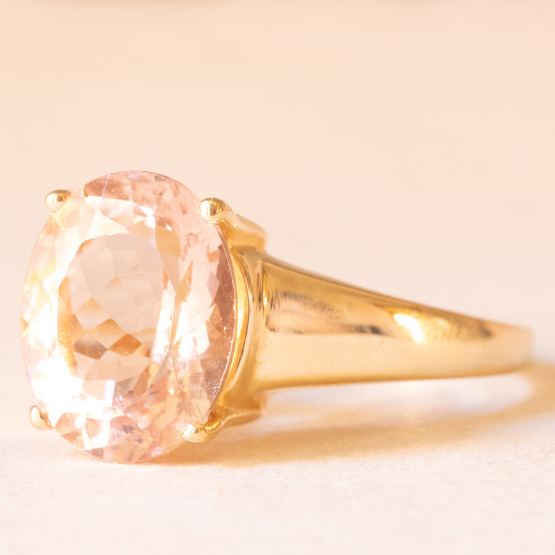 Anello in oro giallo 9K con morganite (4ct ca.), anni ‘80