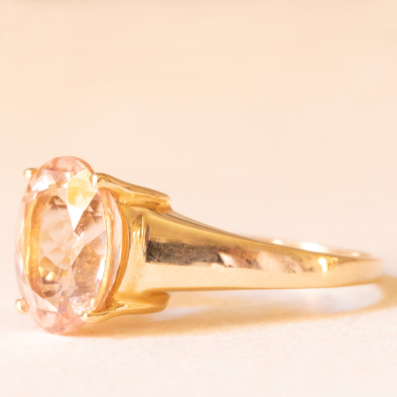 Anello in oro giallo 9K con morganite (4ct ca.), anni ‘80