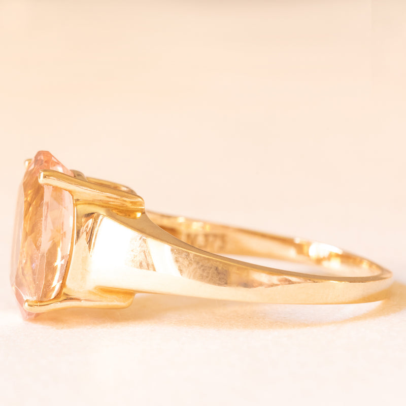 Anello in oro giallo 9K con morganite (4ct ca.), anni ‘80