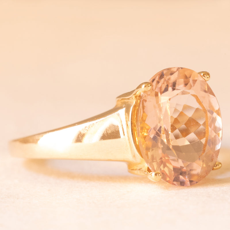 Anello in oro giallo 9K con morganite (4ct ca.), anni ‘80