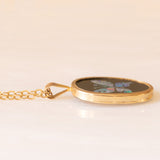 Vintage-Halskette mit Kette aus 9-karätigem Gelbgold und Anhänger aus 9-karätigem Gelbgold mit Mosaik aus Onyx und schmetterlingsförmigem Triplett-Opal