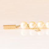 Collana vintage con filo di perle bianche e con chiusura in oro giallo 18K