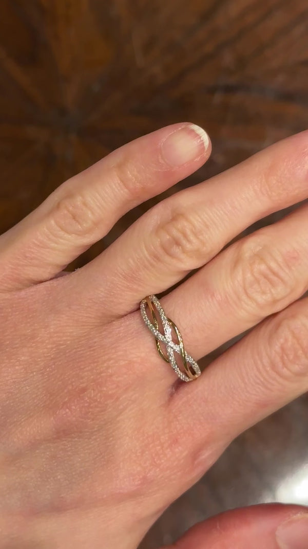 Anello intrecciato vintage in oro giallo e bianco con diamanti (0.04ctw ca.), anni ‘90