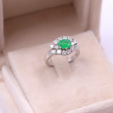Anello vintage in oro bianco 18k con smeraldo (0,68ct) e diamanti (0,89ctw), anni '70