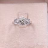 Anello vintage in platino 900 con diamante centrale di 0,46ct e contorno di 0,47ctw