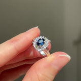 Anello ballerina in platino con zaffiro (0.64ct) e diamanti (0.50ctw), anni ‘80