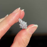 Anello a fiore in platino con diamanti fancy rosa (0.15ctw) e diamanti bianchi (0.86ctw), anni ‘90/anni ‘2000