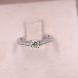 Anello vintage in platino 900 con diamante centrale di 0,33ct e diamanti di contorno di 0,29ctw