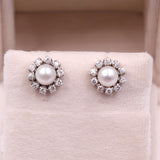 Orecchini a margherita vintage in oro bianco 18K con perle e diamanti (0.80ctw ca.), anni '60