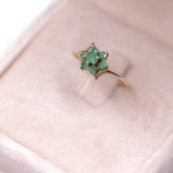 Anello vintage a fiore in oro giallo 9K con smeraldi (0.20ctw ca.)