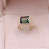 Anello vintage da cocktail in oro giallo 8k con spinello verde