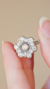Antiker 18-Karat-Gelb- und Weißgold-Diamant-Blumenring im alten europäischen Schliff (ca. 0.88 ctw), 20er Jahre