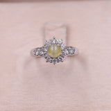Anello vintage a margherita in platino con crisoberillo occhio di gatto (0,97ct) e diamanti (0,64ctw)