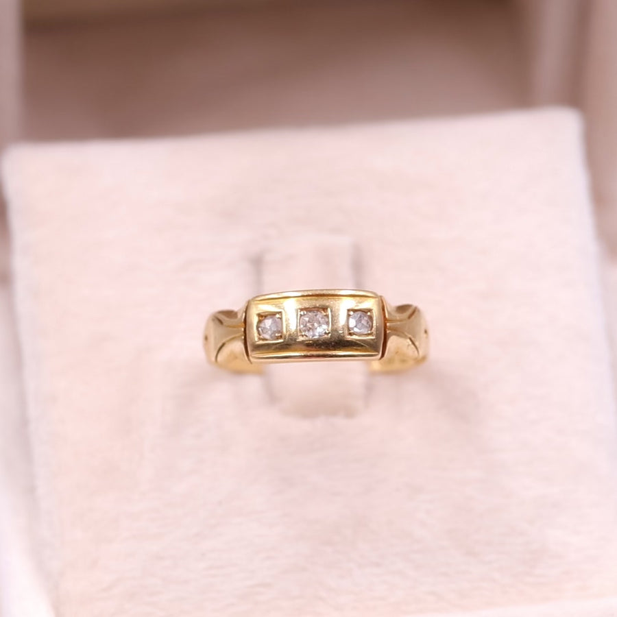 Anello antico in oro giallo 18k con diamanti, anno 1861/1862