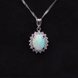 Collana vintage in platino con ciondolo il platino con opale (1,78ct) e diamanti (0,56ctw)