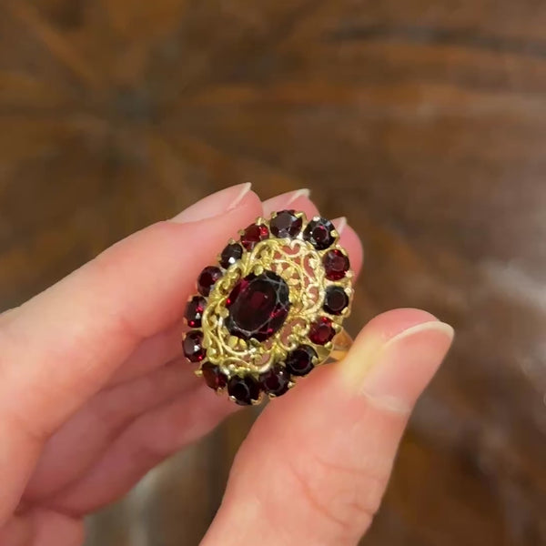 Anello vintage in oro giallo 18K con granati (3.50ctw ca.), anni ‘50/‘60