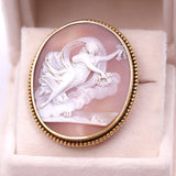 Spilla in oro giallo 14k con cammeo su conchiglia raffigurante Flora