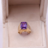 Anello vintage in oro giallo 18k con zaffiro sintetico viola, anni '60