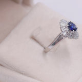 ANELLO A BALLERINA IN PLATINO CON ZAFFIRO (0.65CT) E DIAMANTI (0.65CTW), ANNI ‘90