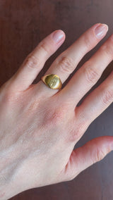Ouro amarelo 18K vintage e anel de sinete gravado