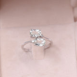 Anello vintage bypass in oro bianco 9k con hiddeniti e diamanti
