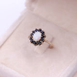Anello vintage in oro giallo 9k con opale (0,40ct) e zaffiri blu (0,60ctw)