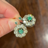 Orecchini antichi in oro giallo 18K e argento con smeraldi (0.30ctw ca.) e diamanti di taglio vecchia miniera (3ctw ca.), primi del ‘900