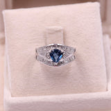 Anello vintage in platino con zaffiro a goccia (1,41ct) e diamanti (1,10ctw)