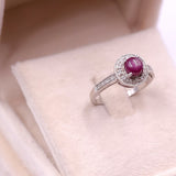 Anello vintage in oro bianco 9k con rubino stellato (1,20ct) e diamanti (0,10ctw)