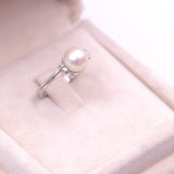 Anello vintage in oro bianco 18k con perla e diamanti, anni '60