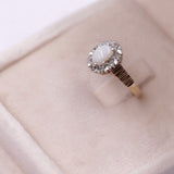 Anello in oro giallo 9K con opale (0.30ct ca.) e diamanti