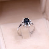 Anello vintage a margherita in oro bianco 14k con zaffiro (1,40ct) e diamanti (0,48ctw), anni '70