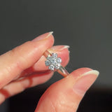 Anello a margherita vintage in oro bianco 14K con diamanti di taglio brillante (0.45ctw ca.)