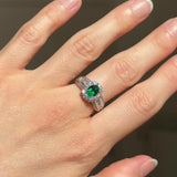 Anello a fiore vintage in platino con smeraldo (0.81ct) e diamanti (0.93ctw), anni ‘80