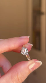 Solitaire antique en platine avec diamant taille brillant (environ 0.59 ct), années 30