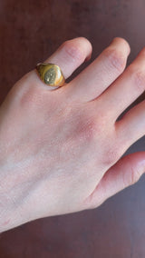 Ouro amarelo 18K vintage e anel de sinete gravado