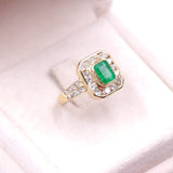 Vintage Ring aus 18 Karat Gelbgold mit Smaragd (ca. 0.90 ct) und Diamanten (ca. 0.94 ctw), 80er Jahre