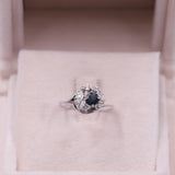 Bague vintage en or blanc 14 carats avec saphir (0,40 ct) et diamants (0,20 ct), années 70