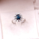 Vintage 14k white gold daisy ring with sapphire (0,90ct) and diamonds (0,50ctw)