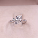 Anello vintage in platino con diamante a goccia (1,01ct) e due diamanti (0,17ctw)