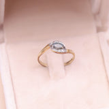 Anello vintage in oro giallo 9k con spinello azzurro e diamanti
