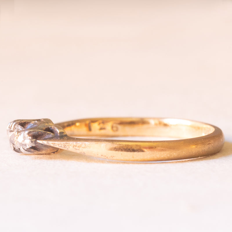 Trilogy antico in oro giallo 9K e palladio con diamanti di taglio vecchia miniera (0.08ctw ca.), anni ‘40
