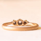 Trilogie antique en or jaune 9 carats et palladium avec diamants taille ancienne mine (environ 0.08 ct au total), années 40