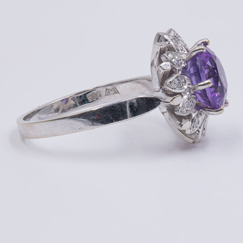 Vintage 14K white gold ring with amethyst (approx. 3ct) and diamonds (approx. 0.12ctw), 1970s