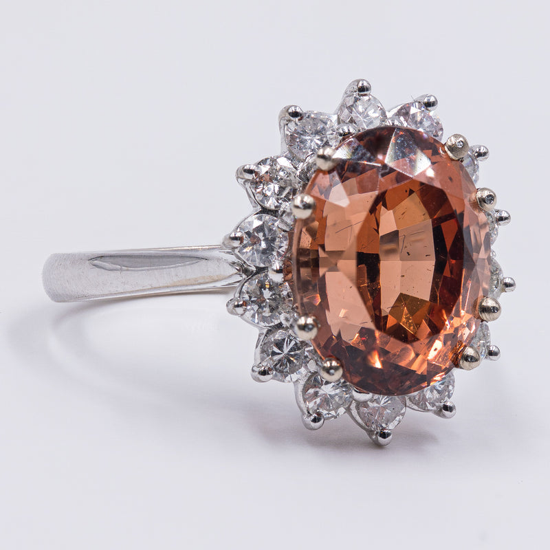 Vintage ring in 18K gold with orange garnet (approx. 6.60 ct) and diamonds (approx. 0.70 ct), 1960s