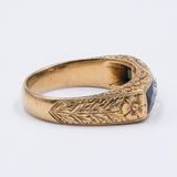 Старинное мужское кольцо из 18-каратного золота с бриллиантом огранки «роза» в центре и сапфирами, начало 900-х годов