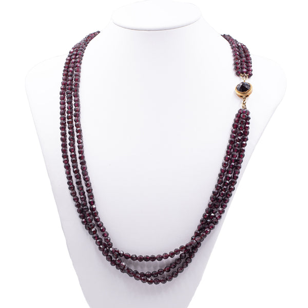 Vintage three strand necklace with garnets and susta in 18k yellow gold, 1950s